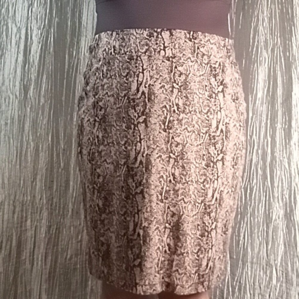 OS STYLE AND CO STRETCH MED LARGE ANIMAL PRINT SKIRT